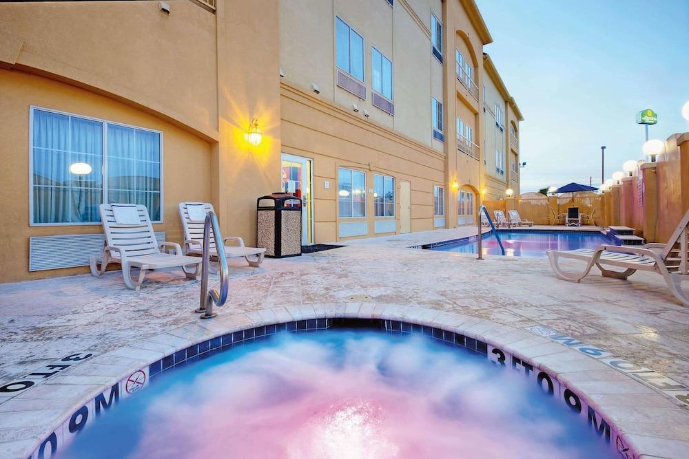 La Quinta By Wyndham Houston New Caney Exterior photo