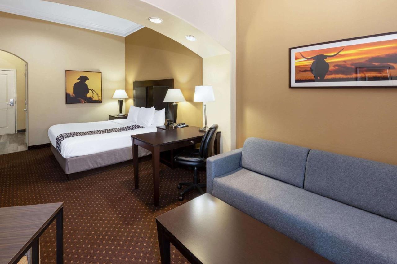 La Quinta By Wyndham Houston New Caney Exterior photo